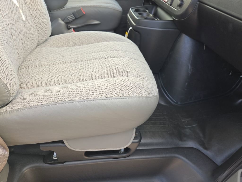 2025 Chevrolet Express Cargo Work Van - Photo 18