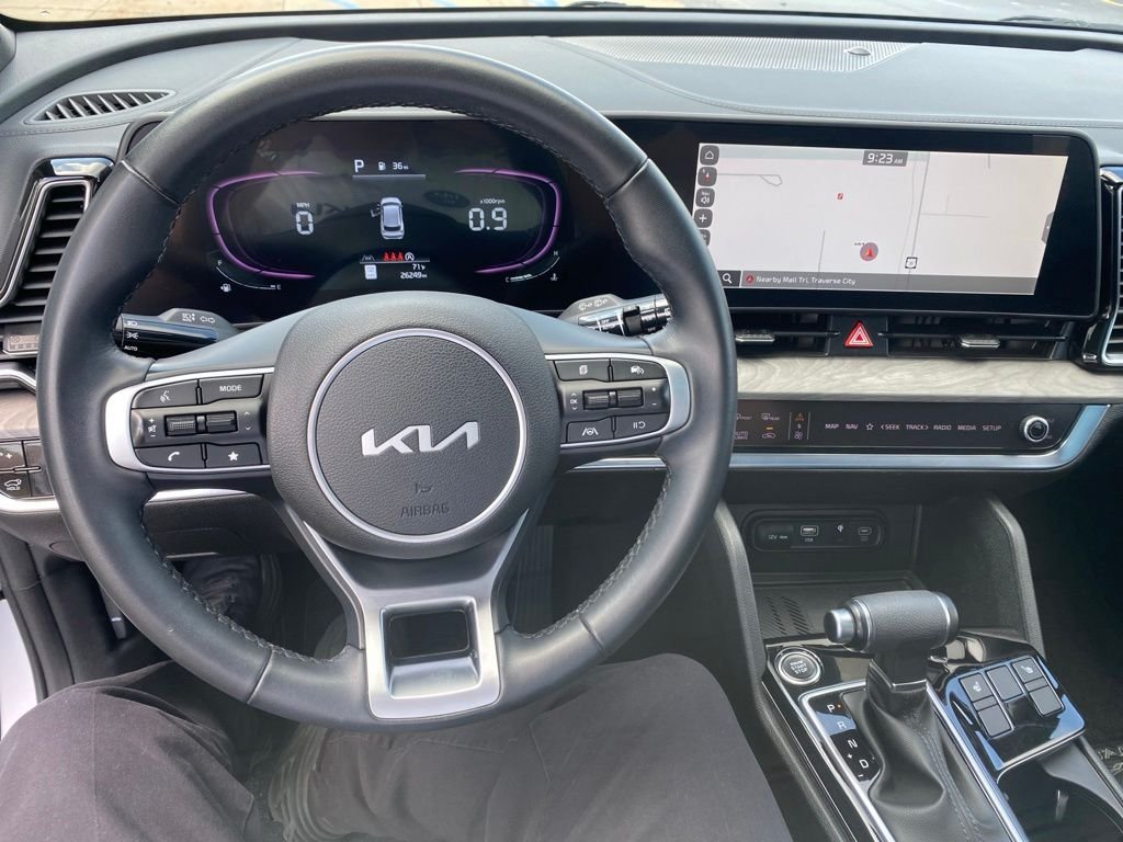Certified Used 2024 White Pearl Kia X-Line image 30