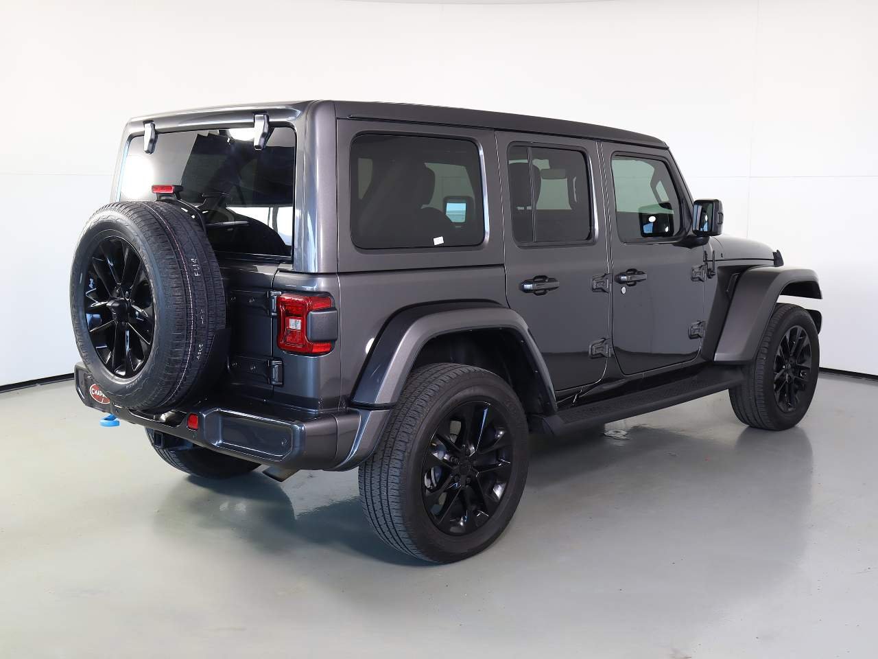 Used 2021 Gray Jeep Sahara 4xe image 4