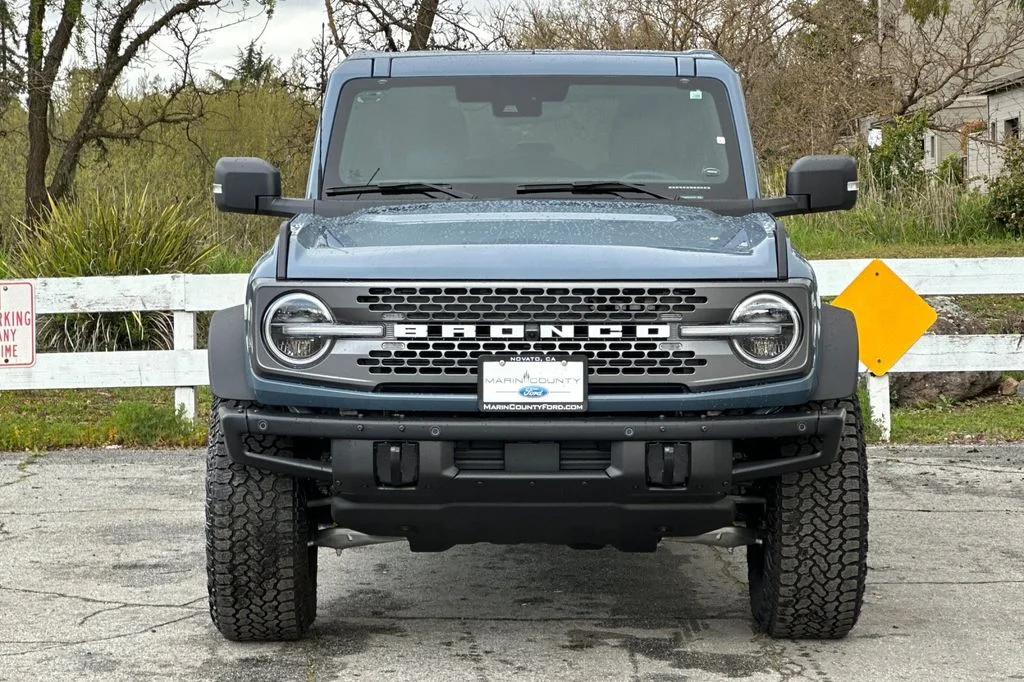 New 2025 Azure Gray Metallic Ford Badlands image 9