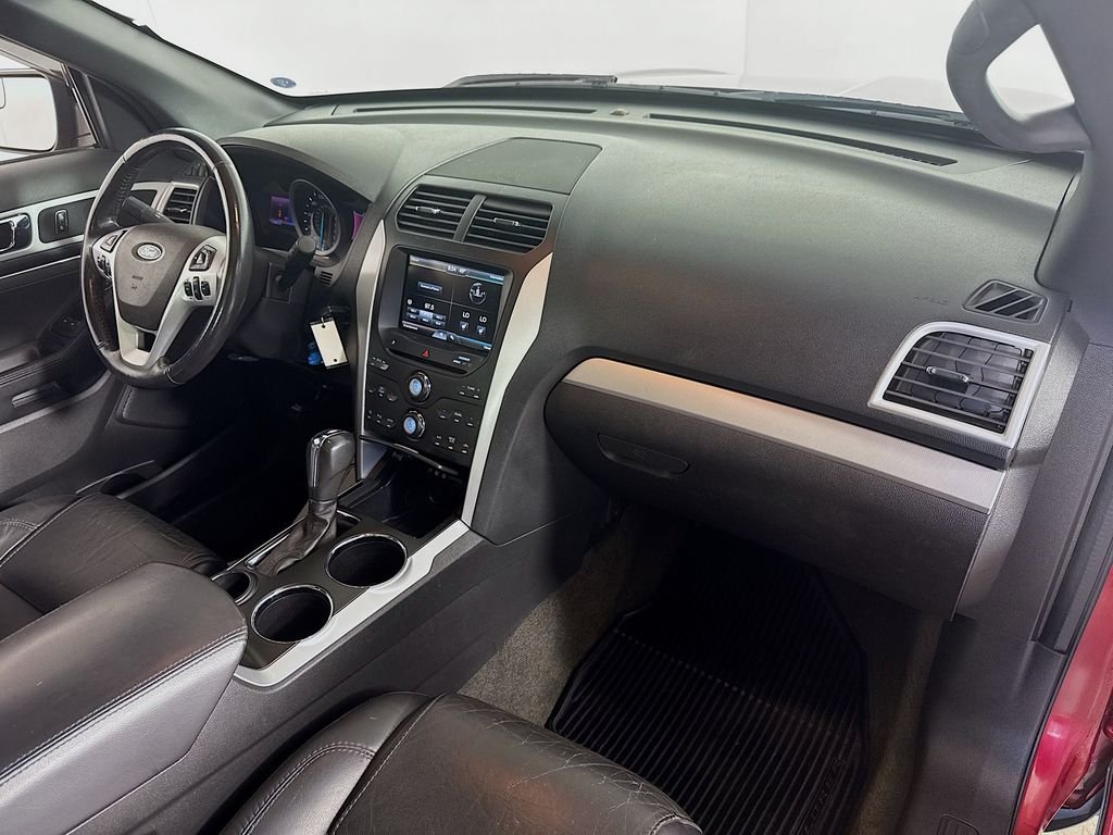 Used 2013 Ruby Red Metallic Tinted Clearcoat Ford XLT image 30