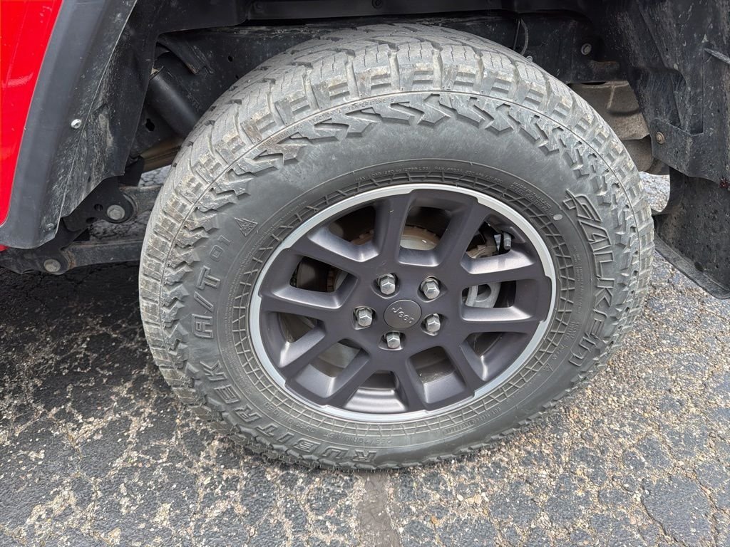 Used 2022 Red Clearcoat Jeep Overland image 11