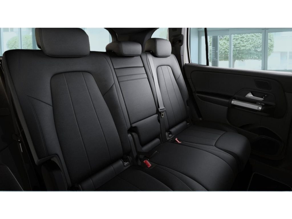 New 2026 Polar White Mercedes-Benz GLB 250 image 5