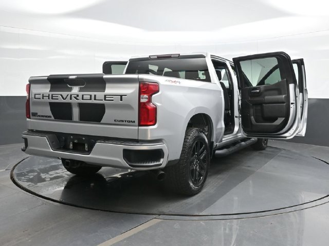 Used 2022 Silver Chevrolet Custom image 29