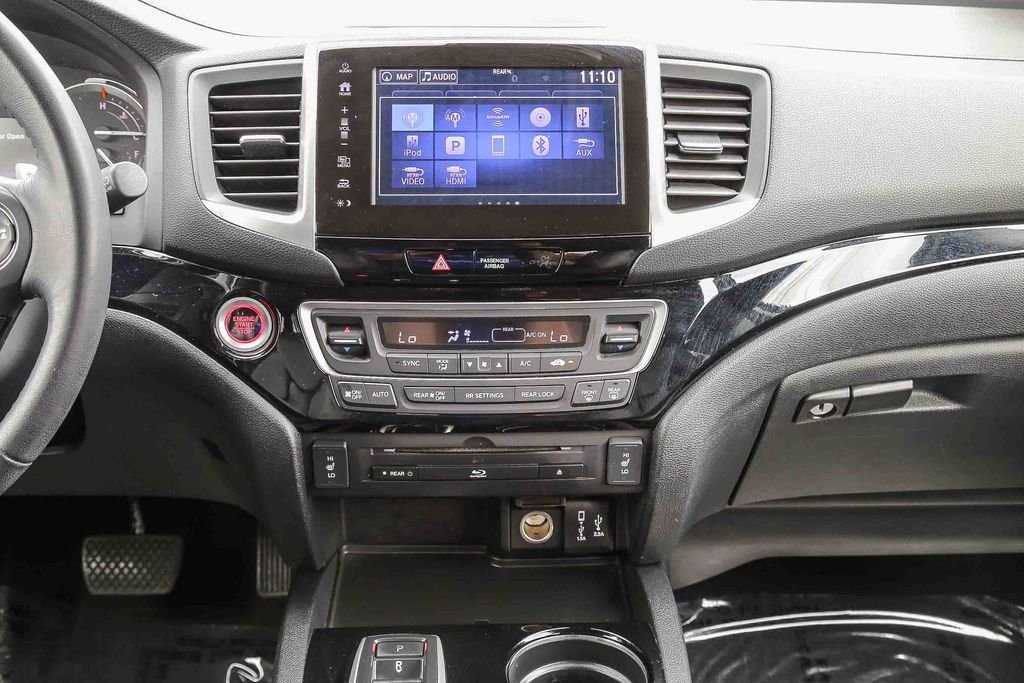 Used 2017 White Diamond Pearl Honda Touring image 13
