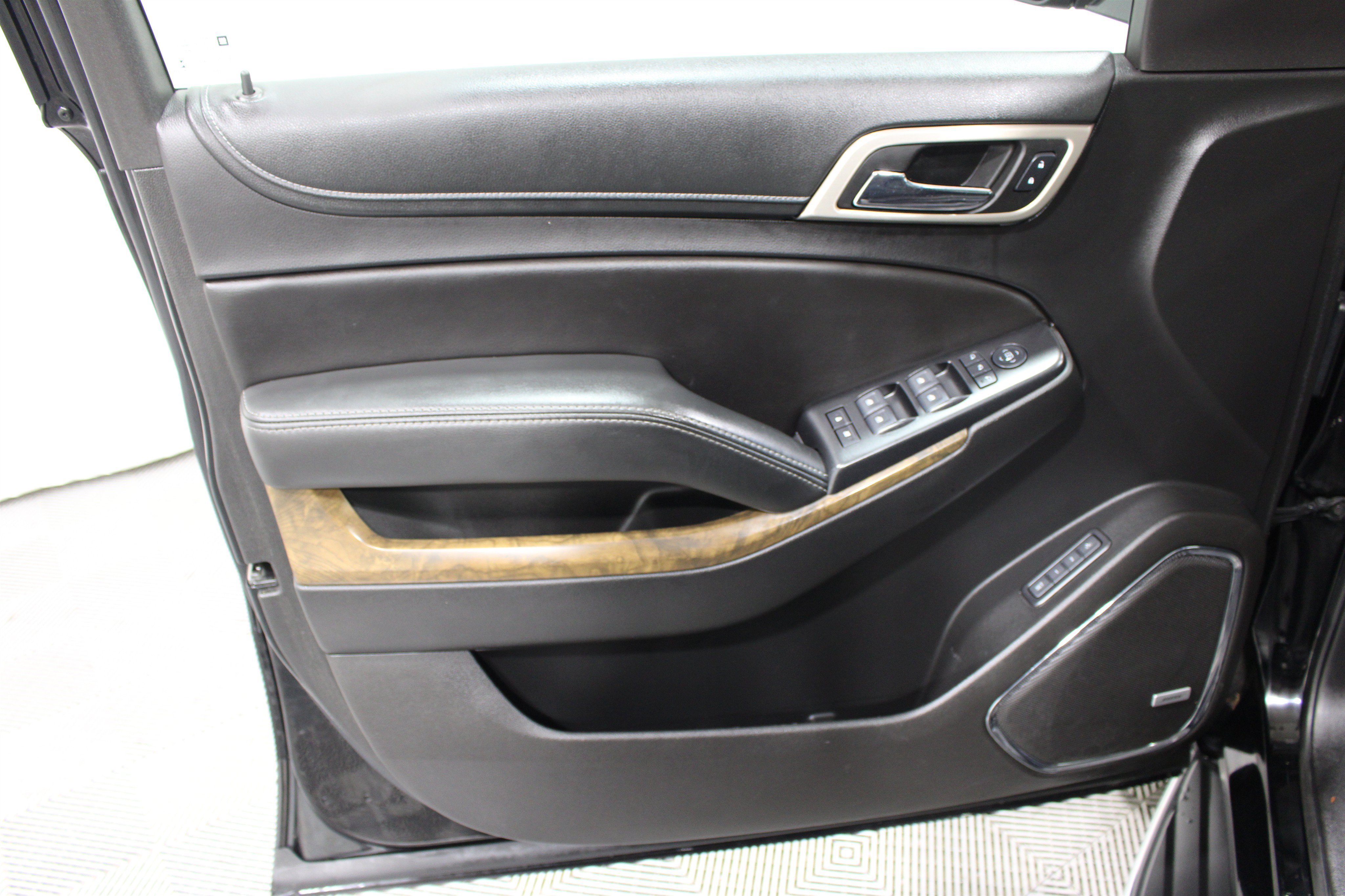 Used 2018 Onyx Black GMC Denali image 6