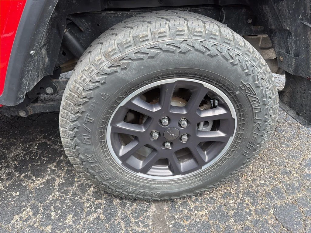Used 2022 Red Jeep Overland image 11