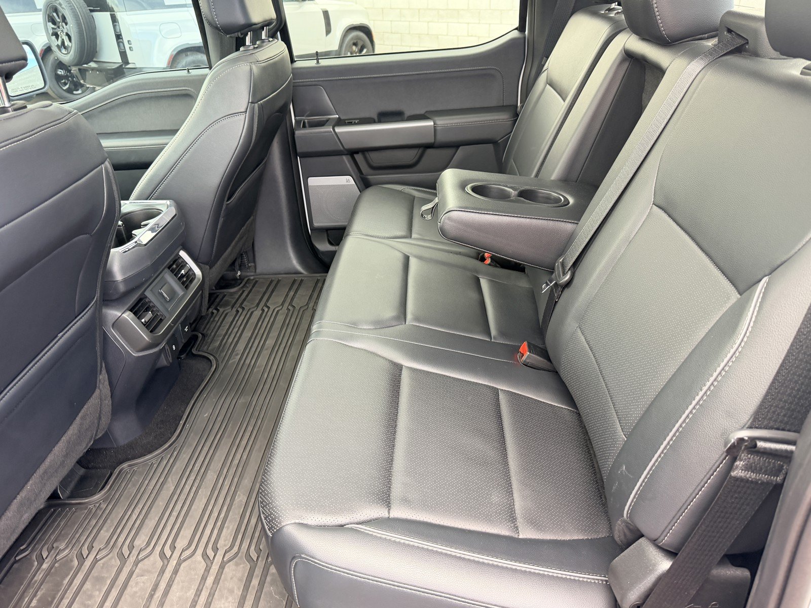 Used 2025 White Ford Lariat image 31