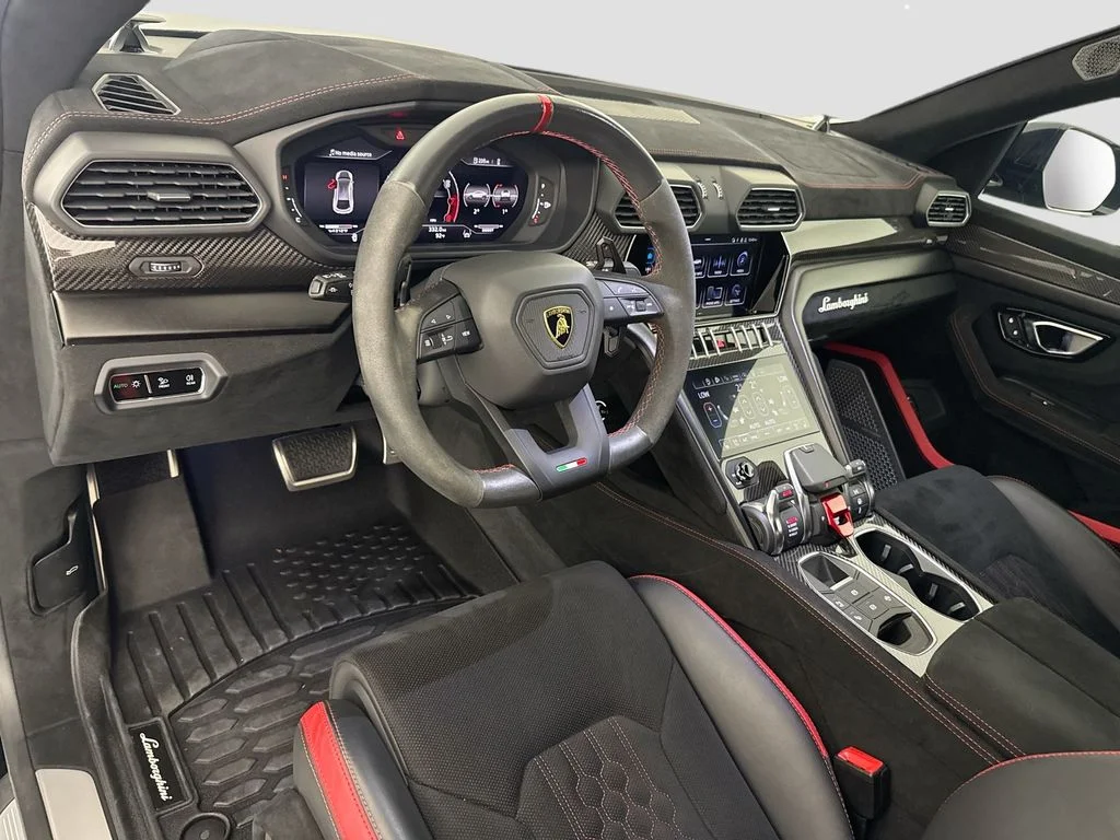 Used 2024  Lamborghini Performante image 9