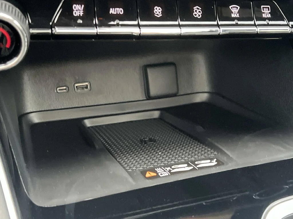 New 2027 Mosaic Black Metallic Chevrolet LT image 22