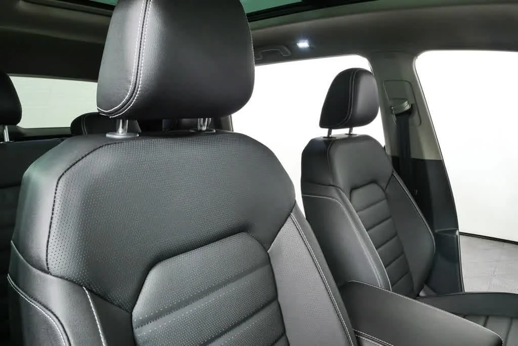 New 2026 Deep Black Pearl Volkswagen 2.0T SEL image 23