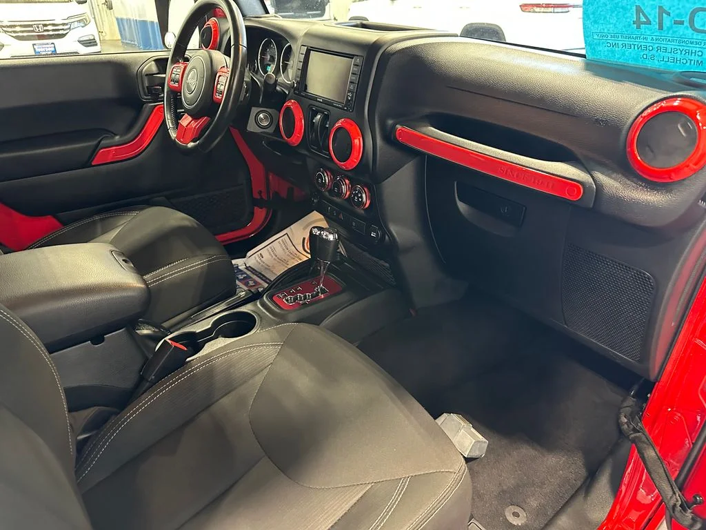 Used 2018 Red Jeep Sahara image 37