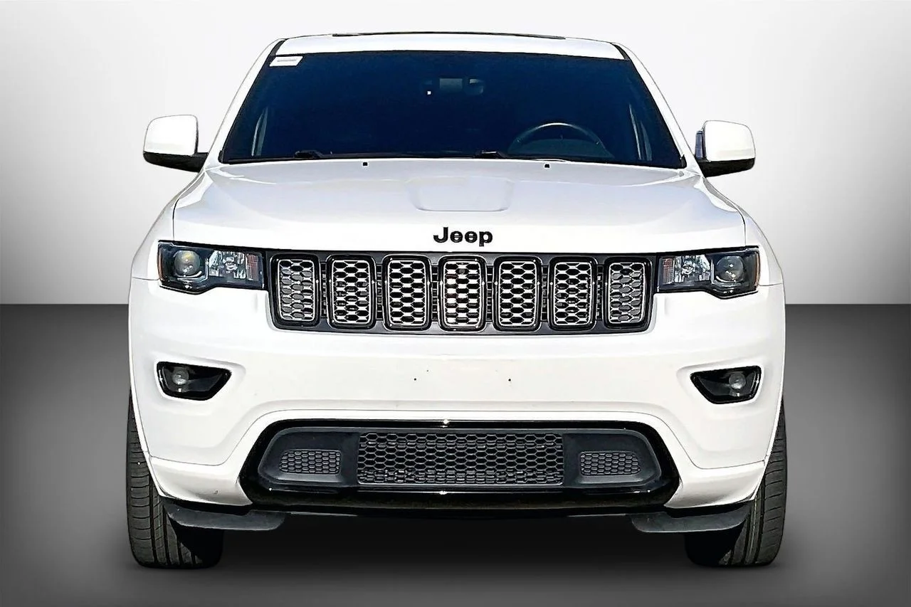 Used 2017 White Jeep Altitude image 3
