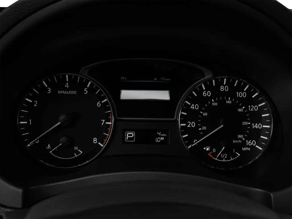 Used 2015 White Nissan 2.5 S image 25