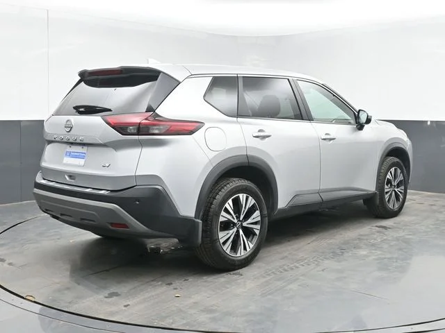 Used 2022 Silver Nissan SV image 9