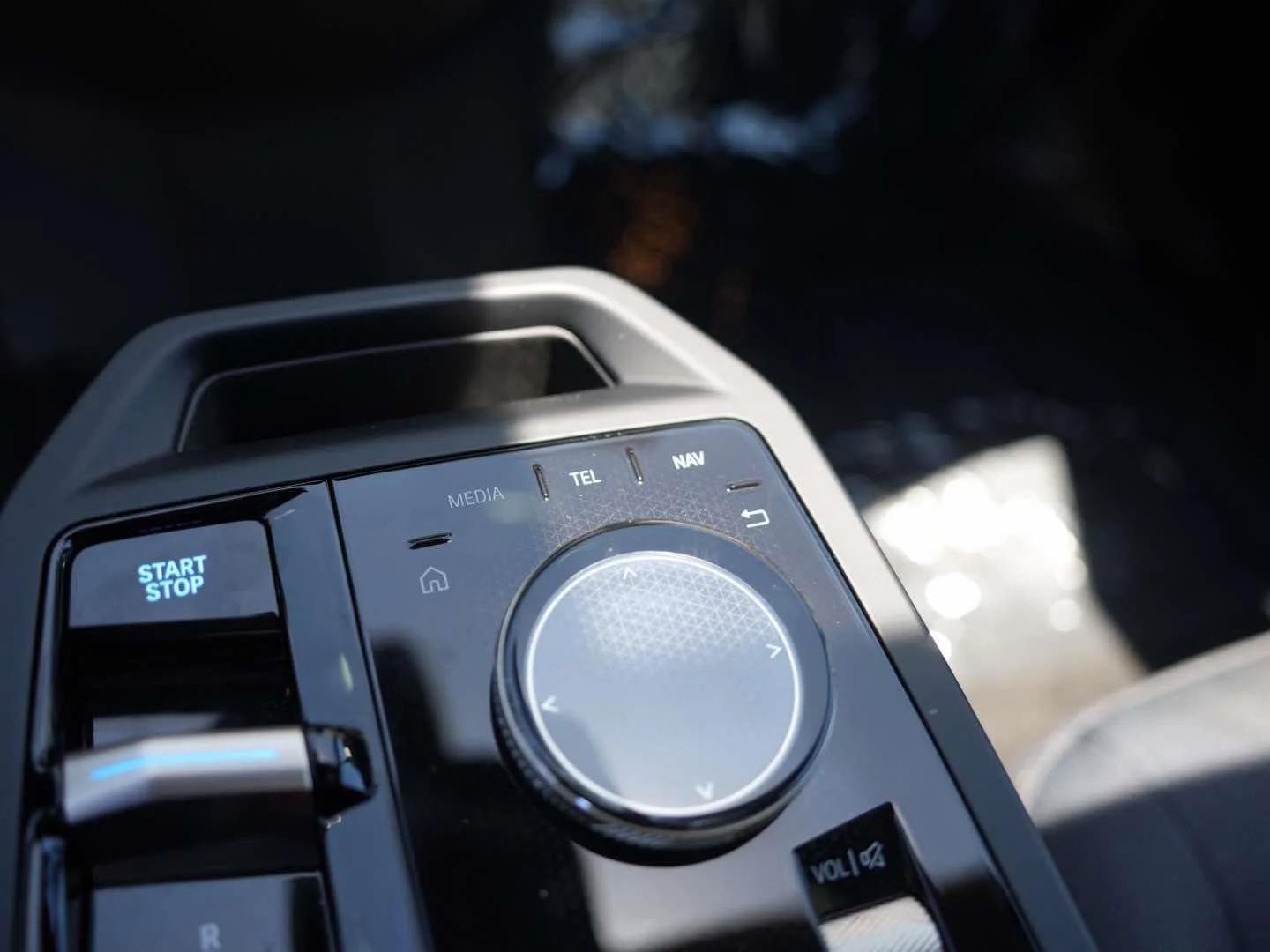 Used 2024 Alpine White BMW xDrive50 Sports Activity Vehicle image 21