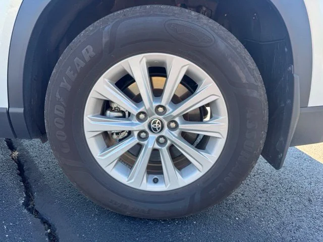 Used 2025 Pearl Toyota XLE image 11