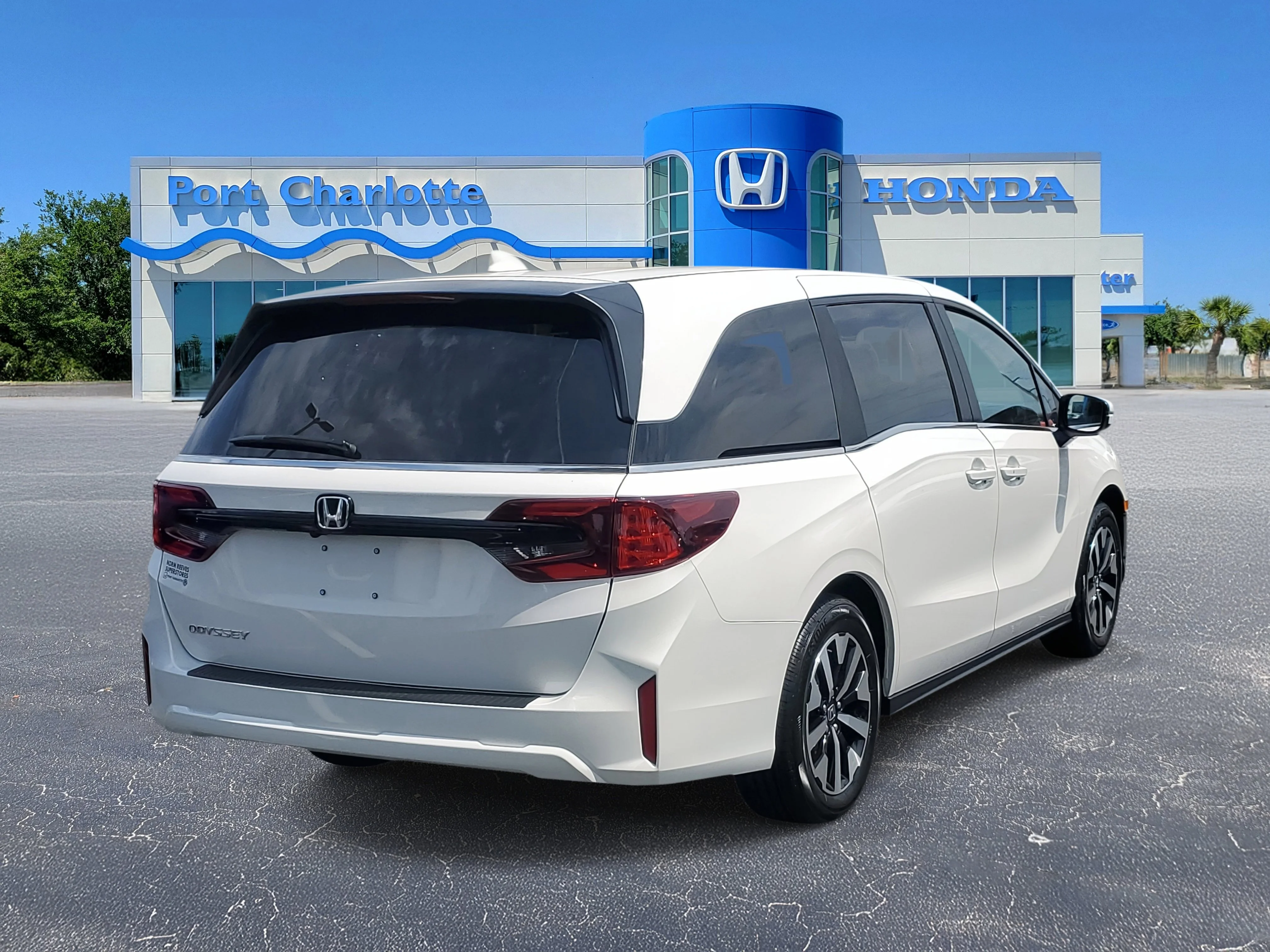 New 2026 Platinum White Pearl Honda EX-L image 6