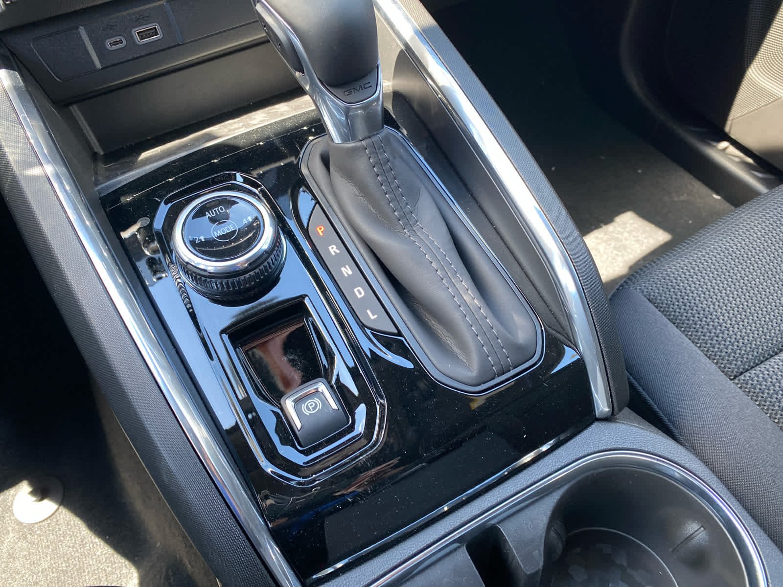 New 2026 Onyx Black GMC Elevation image 19