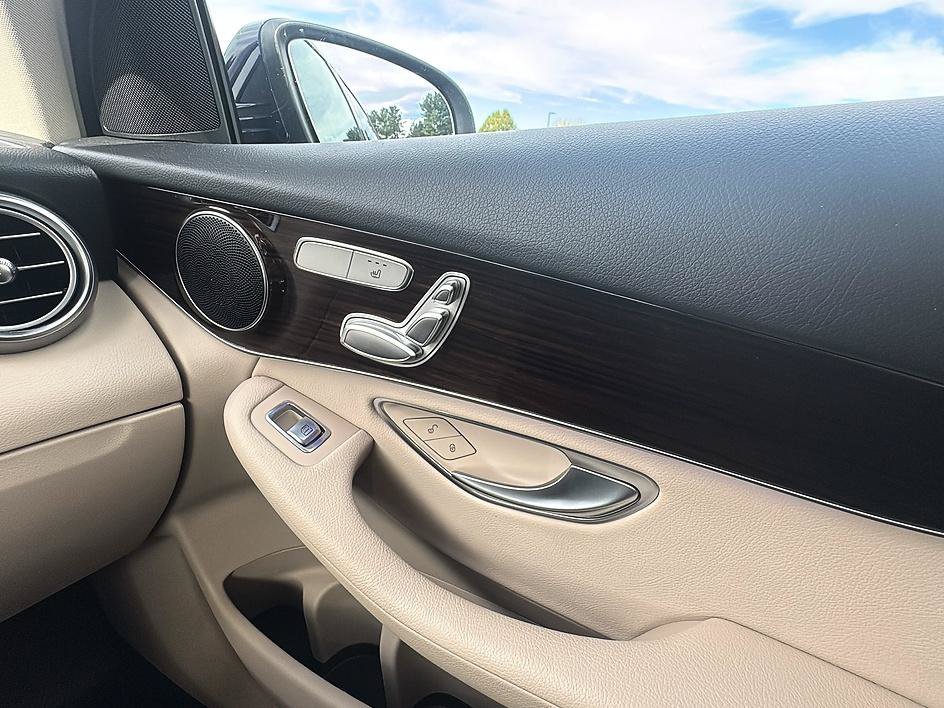 Used 2022 Lunar Blue Metallic Mercedes-Benz GLC 300 image 26