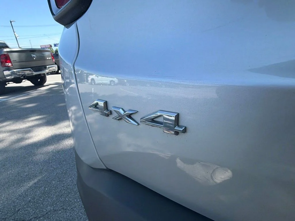 Used 2018 Silver Jeep Limited image 12