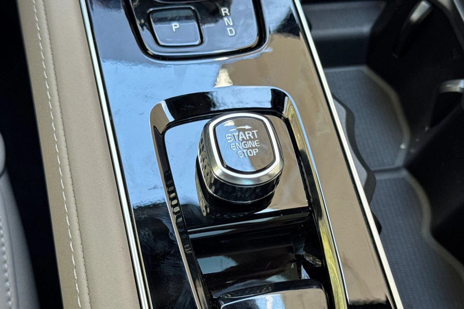New 2026 Denim Blue Volvo T8 Plus 7-Seater image 25