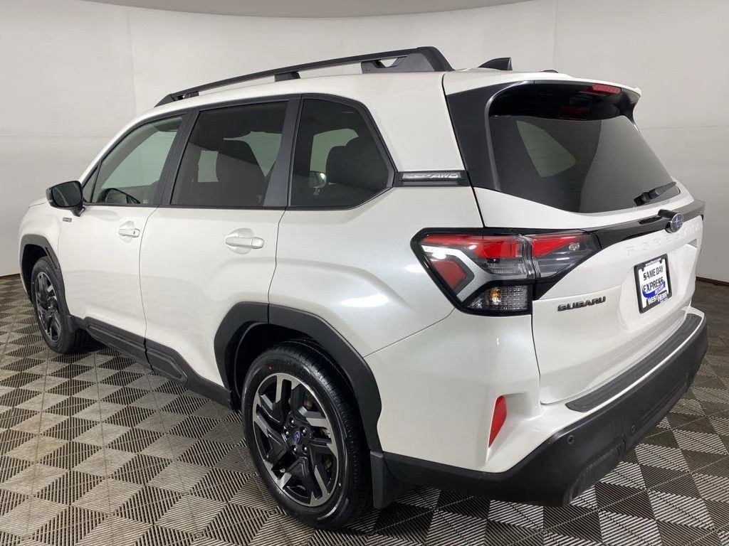 2025 Subaru Forester Limited - Photo 9