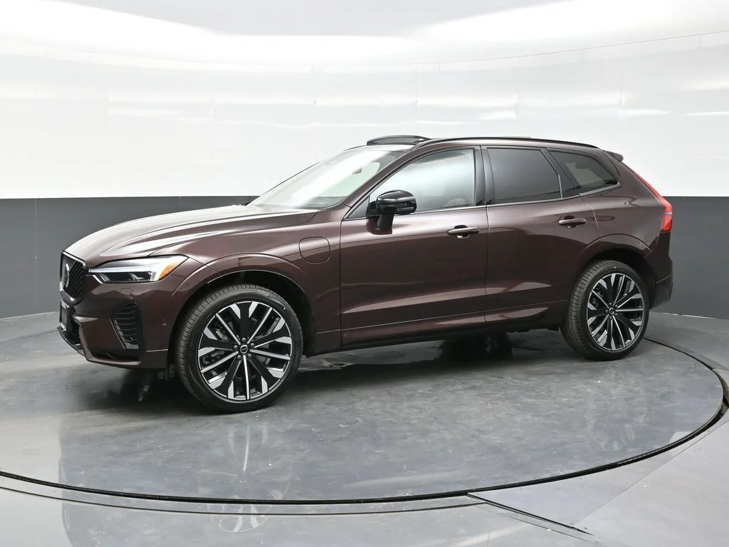 New 2026 Mulberry Red Volvo T8 Ultra image 3