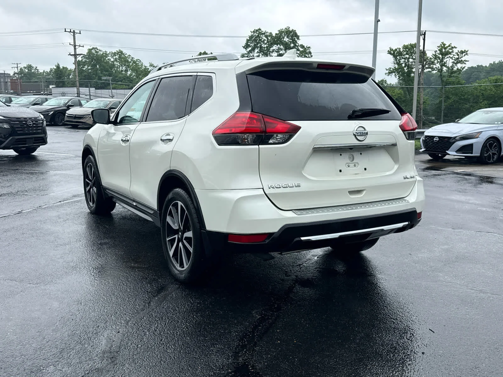 Used 2017 Pearl White Nissan SL image 4