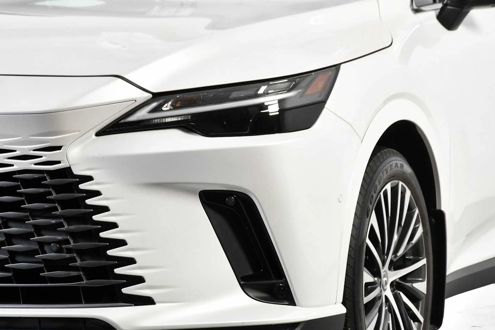 Used 2024 Eminent White Pearl Lexus Premium Plus image 11