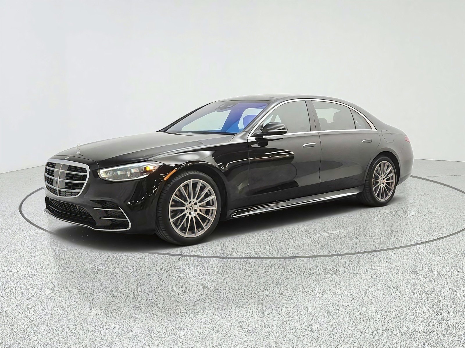 Certified Used 2024 Obsidian Black Metallic Mercedes-Benz S 580e 4MATIC® Sedan image 1
