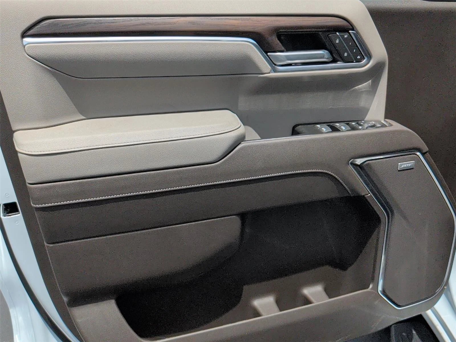 New 2026 Glacier White Tricoat GMC SLT image 15