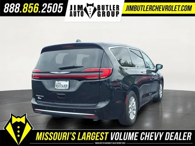 Used 2024 Black Chrysler Touring L image 26