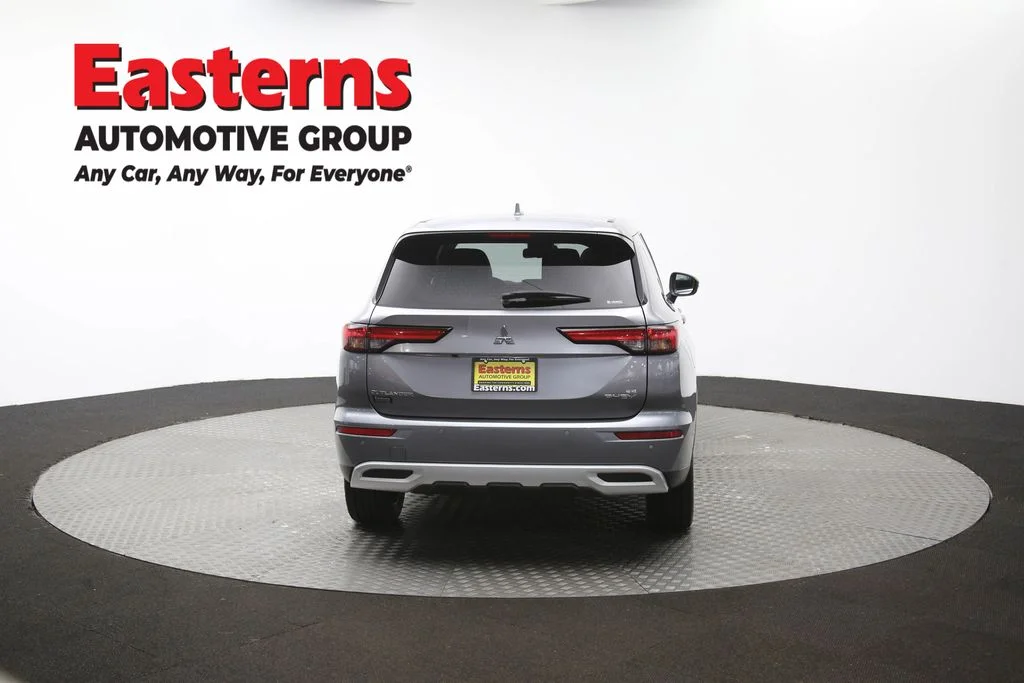 Used 2023 Silver Mitsubishi SE image 37