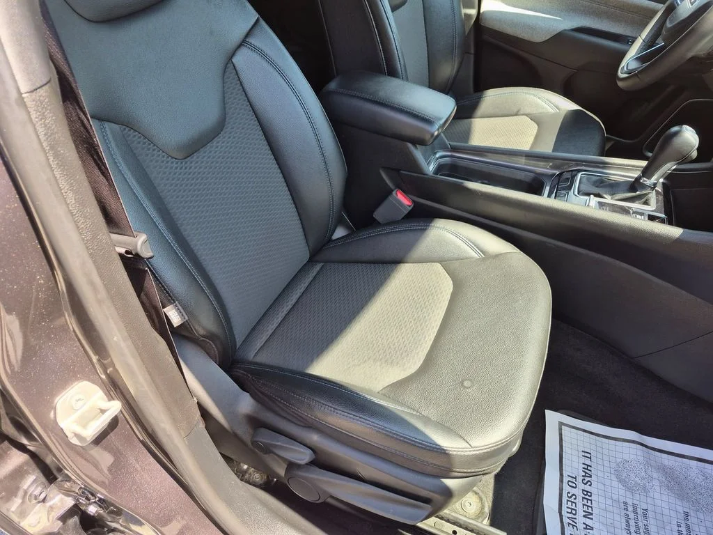 Used 2024 Gray Jeep Latitude image 24