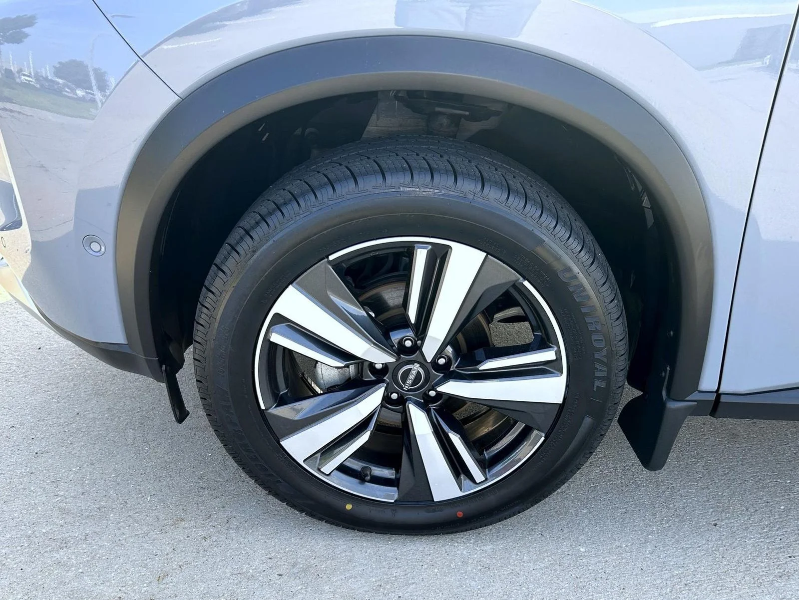 Used 2023 Gray Nissan Platinum image 22
