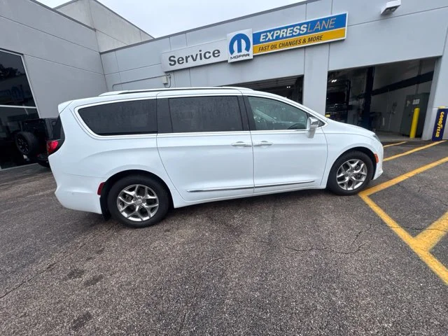 Used 2018 White Chrysler Limited image 2