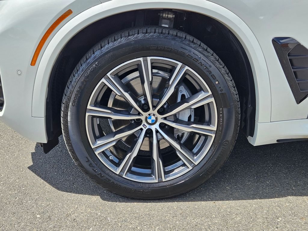 Certified Used 2026 Mineral White Metallic BMW xDrive40i image 42