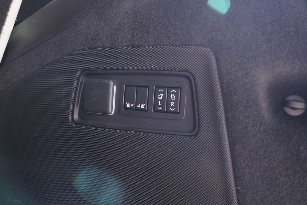 Used 2021 White Cadillac Sport image 35