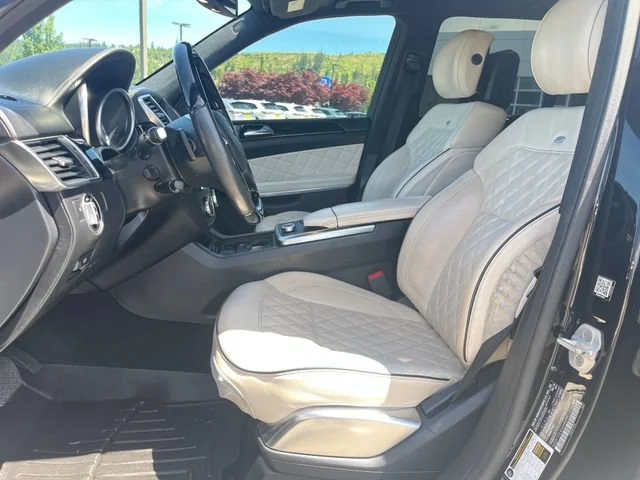 Used 2016 Obsidian Black Metallic Mercedes-Benz GL 550 image 17
