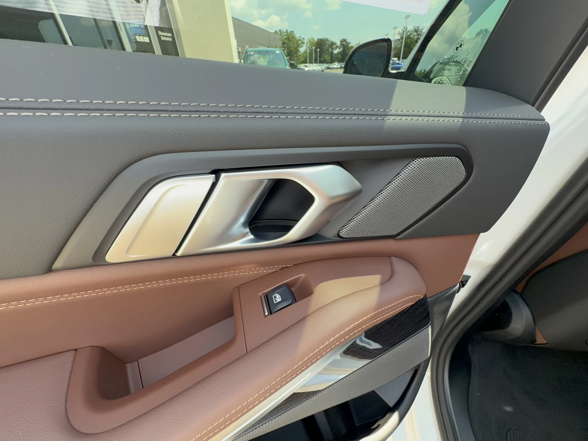 New 2026 Mineral White Metallic BMW xDrive40i image 26