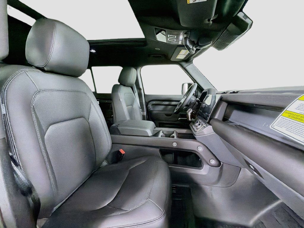 New 2026 Santorini Black Land Rover X-Dynamic SE image 30
