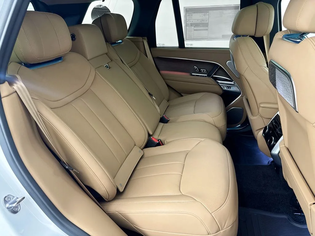New 2026 Ostuni Pearl White Land Rover Autobiography image 29