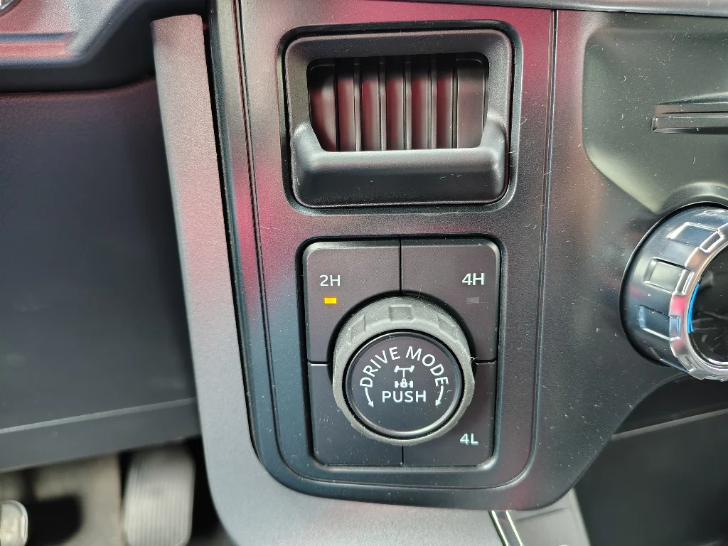 New 2026 Carbonized Gray Metallic Ford XLT image 22