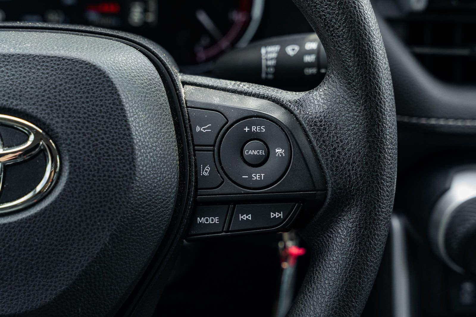 2023 Toyota RAV4 LE - Photo 25