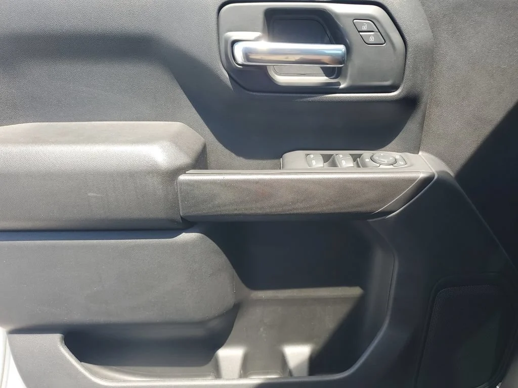 Used 2023 STERLING GRAY METALLIC Chevrolet Custom image 17