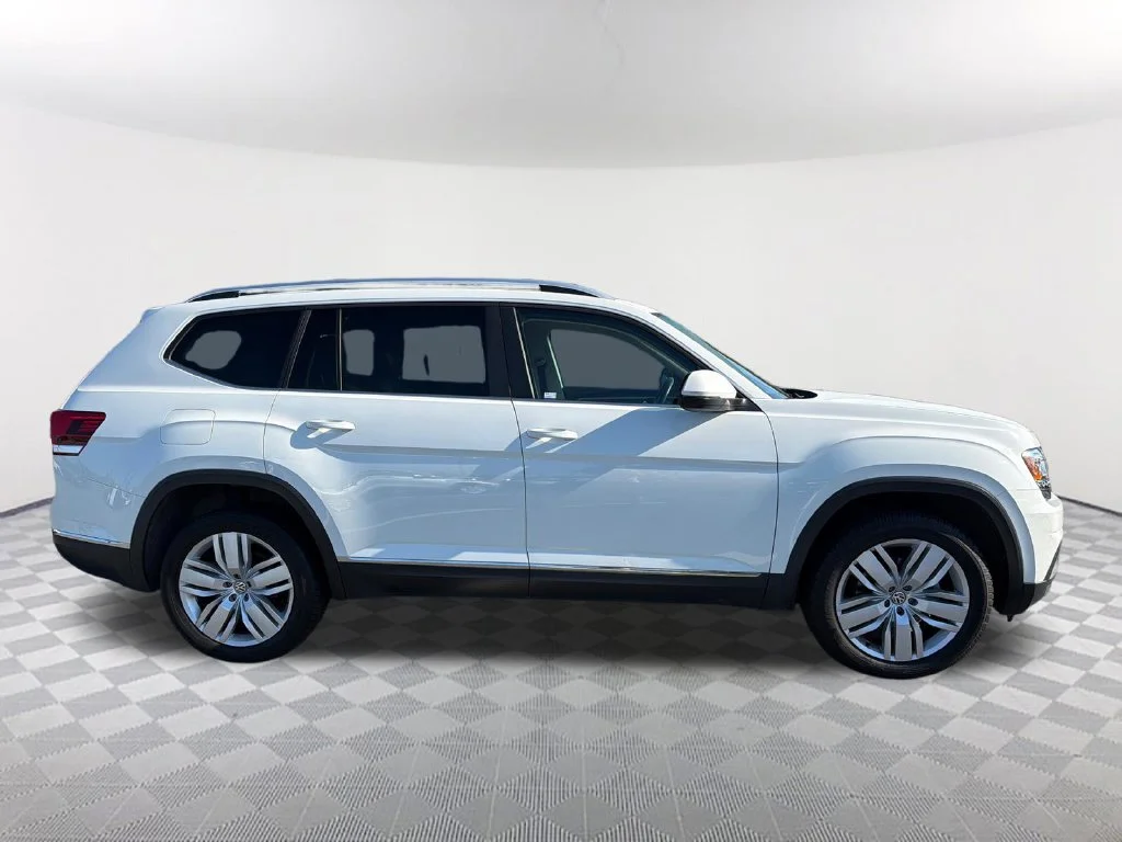 Used 2019 White Volkswagen SEL image 4