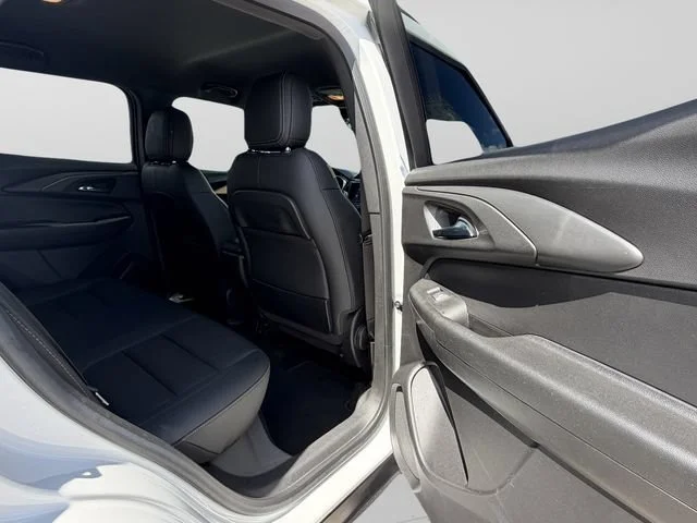 Used 2023 SUMMIT WHITE Chevrolet ACTIV image 28