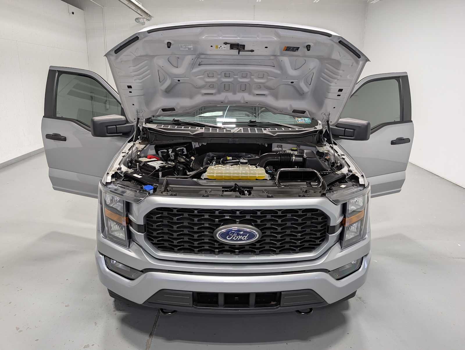 Used 2023 Iconic Silver Ford XL image 8