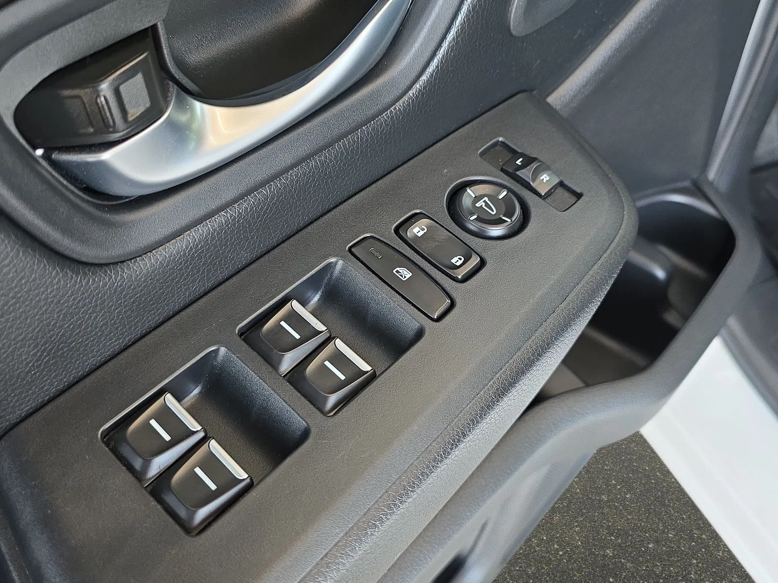 2025 Honda Pilot EX-L - Photo 26